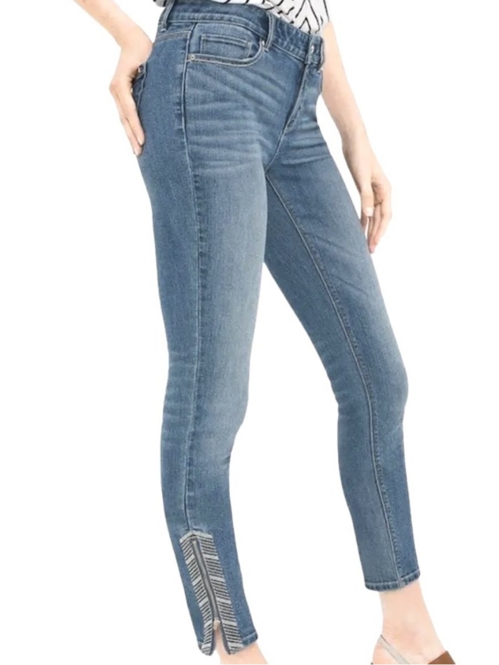 WHBM NWT The Skimmer Light Wash Embroidered Zip Ankle Blue Jeans